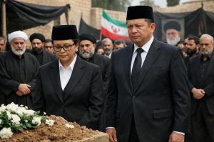 kementerian luar negeri menanggapi kritik terhadap dino; menteri luar negeri dan ketua mpr dijadwalkan menghadiri pemakaman khamenei menurut laporan detiknews.